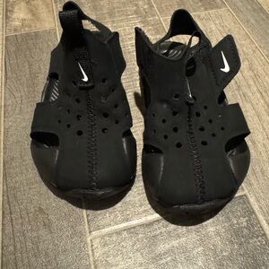 Nike Kids Black Water-Ready Sandals with Hook-and-Loop Strap